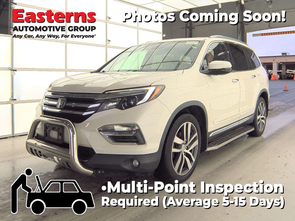 2017 Honda Pilot Elite's photo