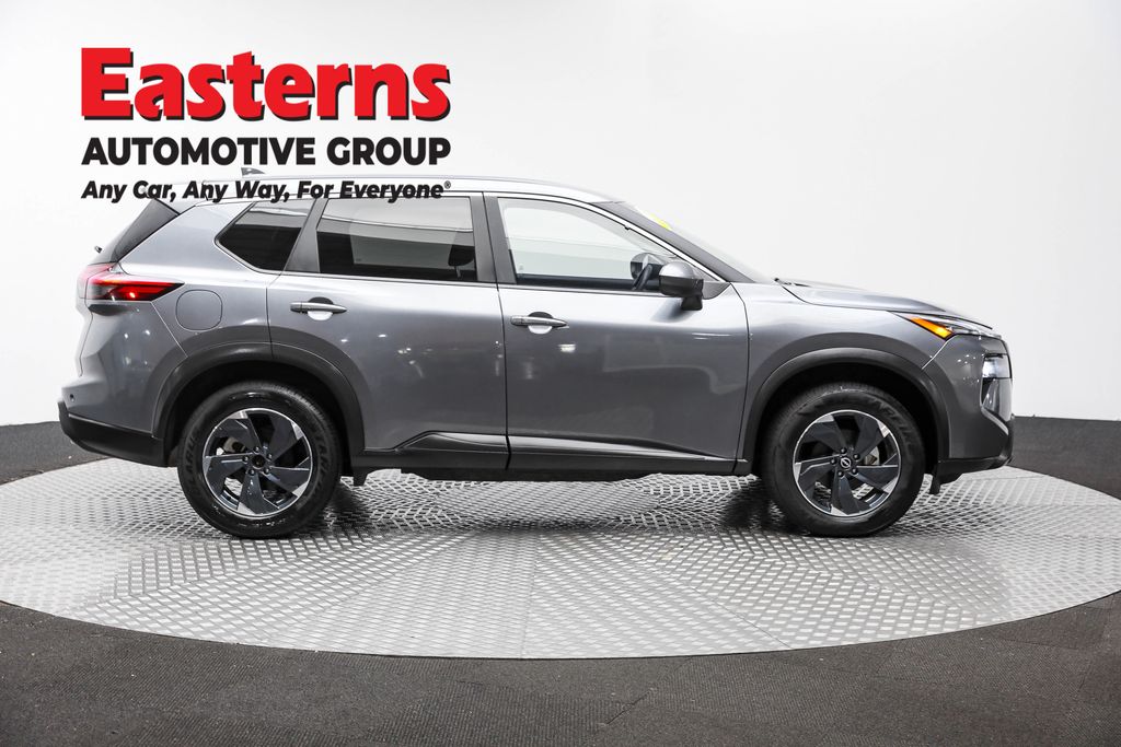 2024 Nissan Rogue SV photo 4