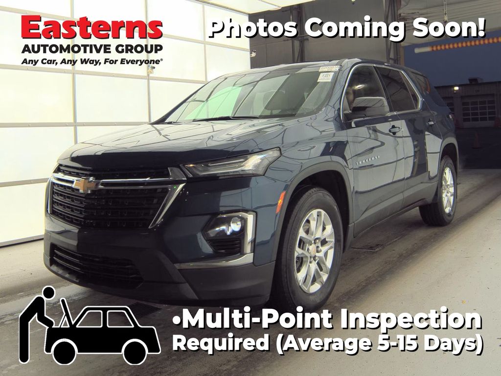 2023 Chevrolet Traverse LS's photo