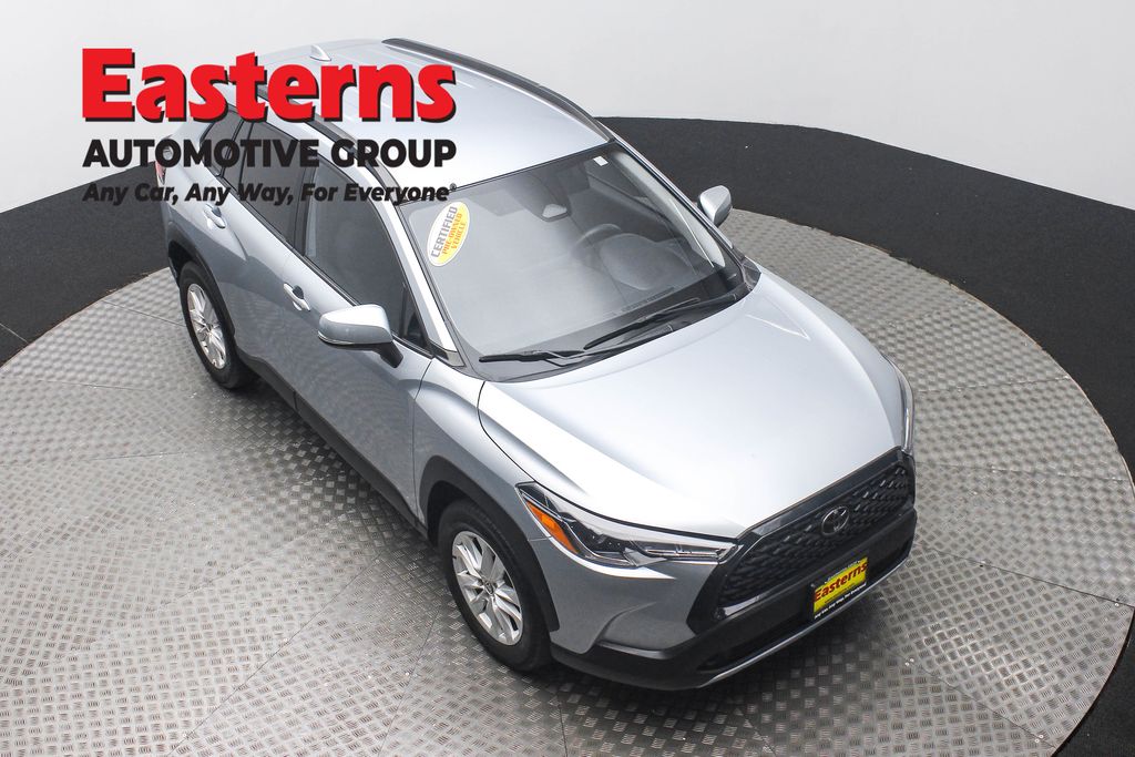 2024 Toyota Corolla Cross LE photo 3