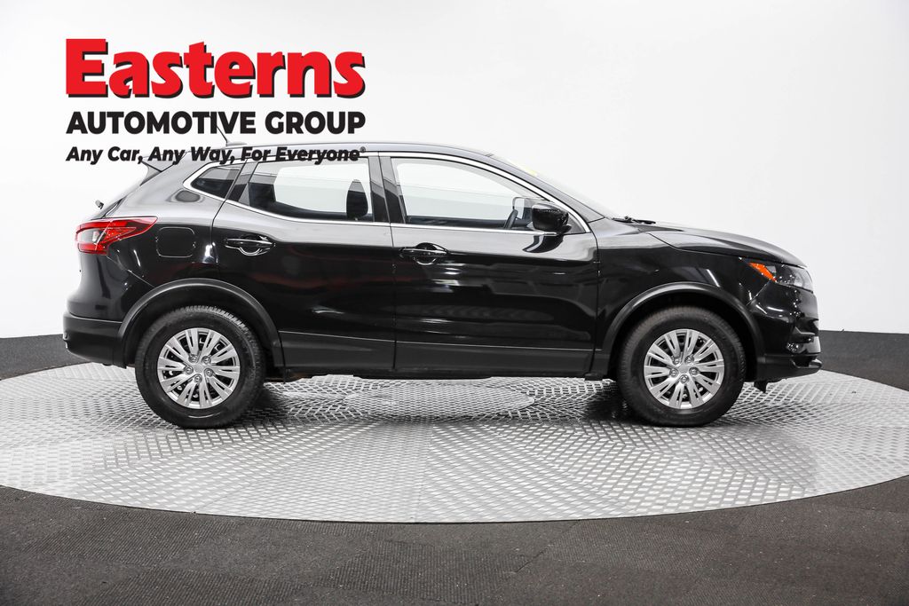 2020 Nissan Rogue Sport S photo 2