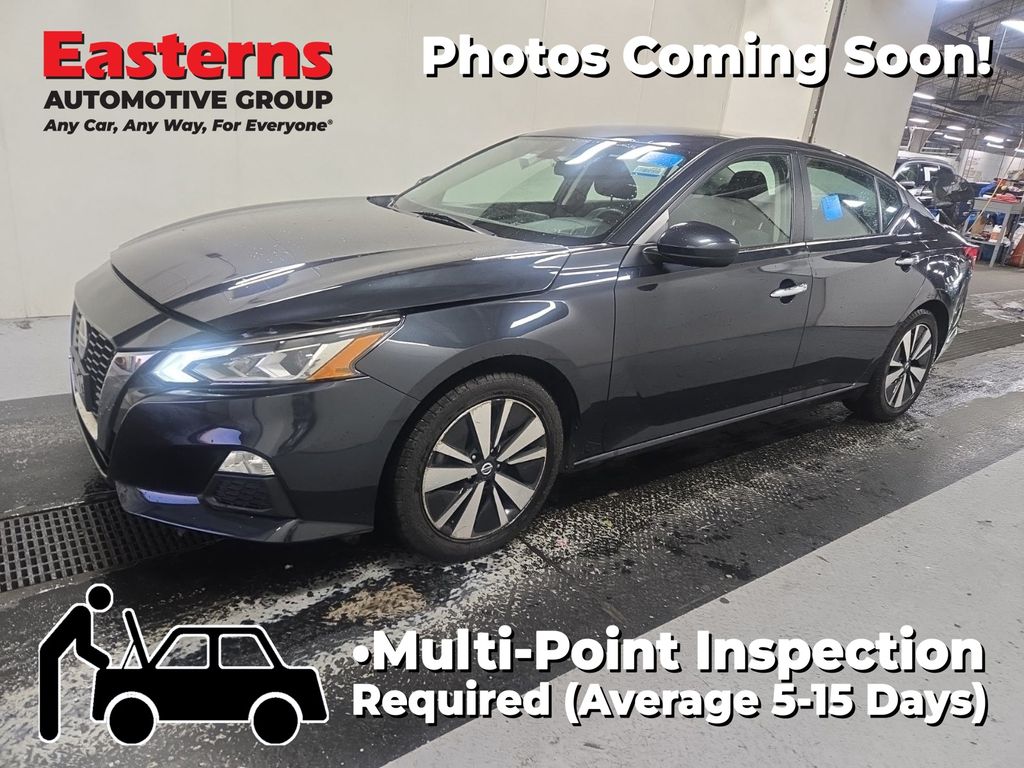 2022 Nissan Altima SV's photo