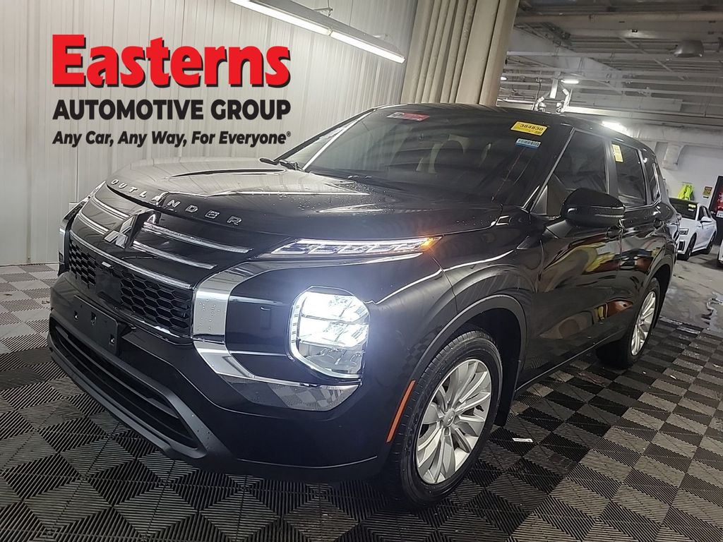 2025 Mitsubishi Outlander ES