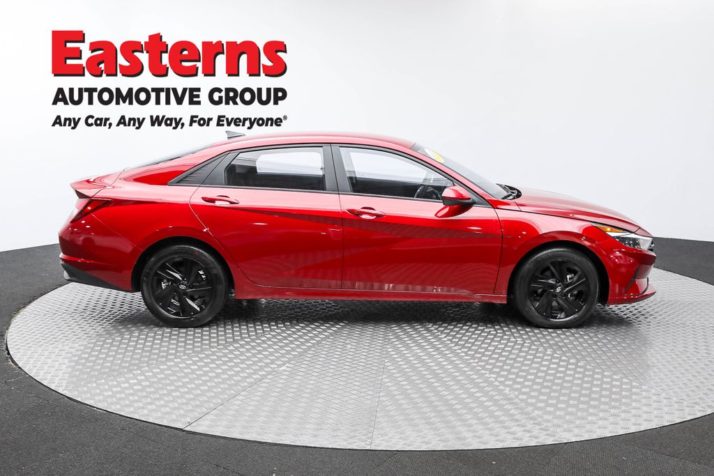 2023 Hyundai Elantra SEL photo 4