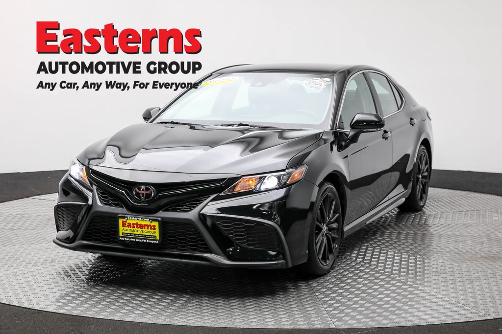 2023 Toyota Camry SE's photo