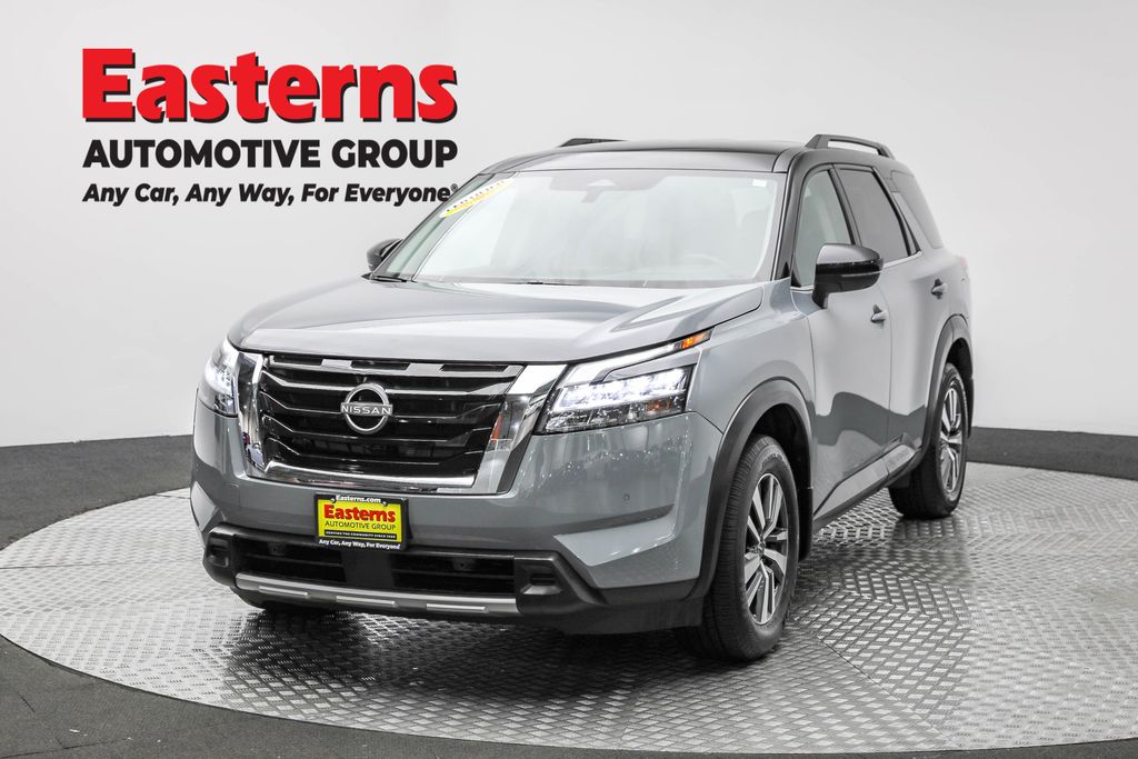 2024 Nissan Pathfinder SL's photo