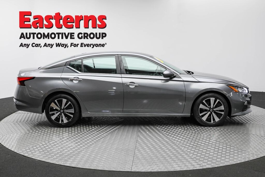Used 2022 Nissan Altima 2.5 SV Sedan