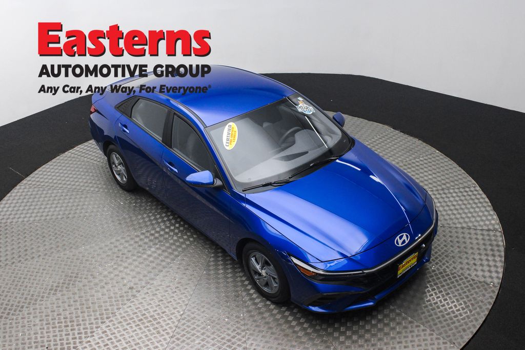 2024 Hyundai Elantra SE photo 2