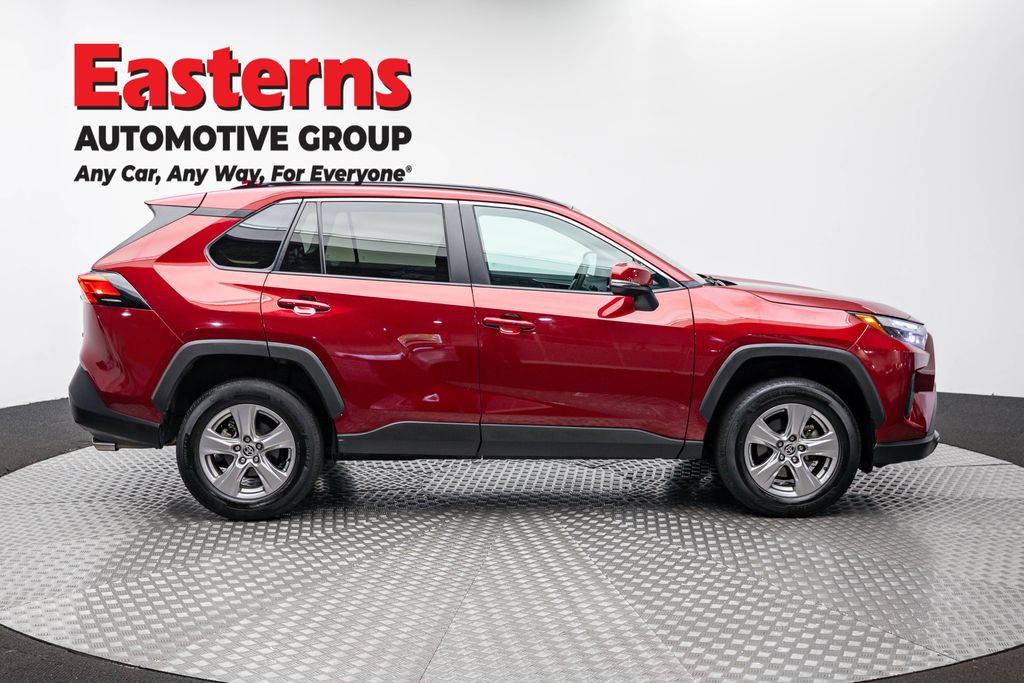 2023 Toyota RAV4 XLE photo 4