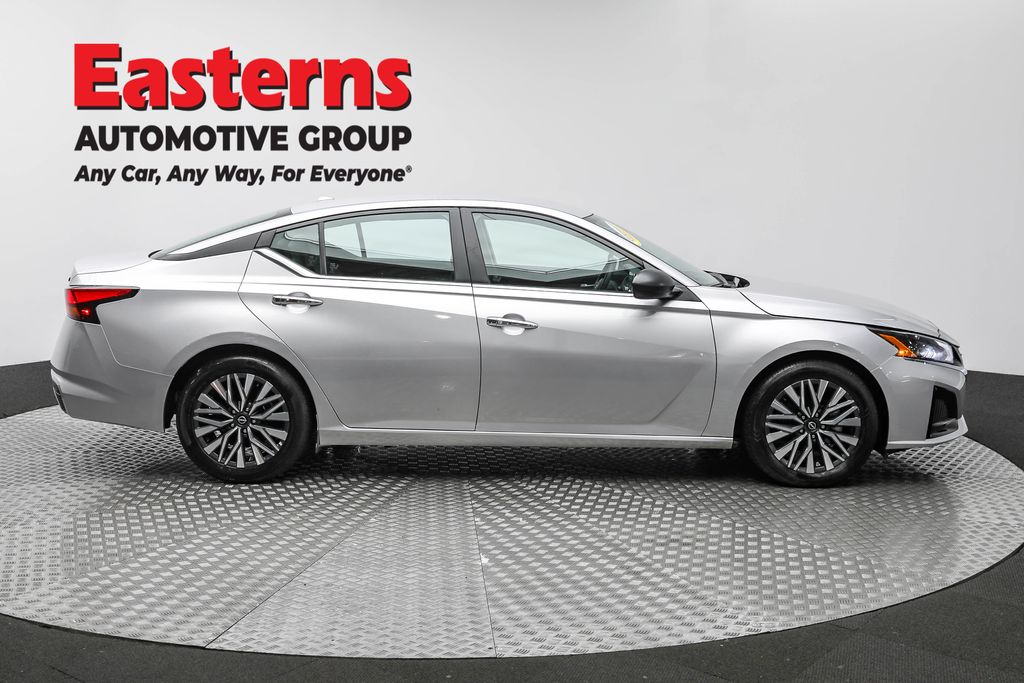 2024 Nissan Altima 2.5 SV photo 2