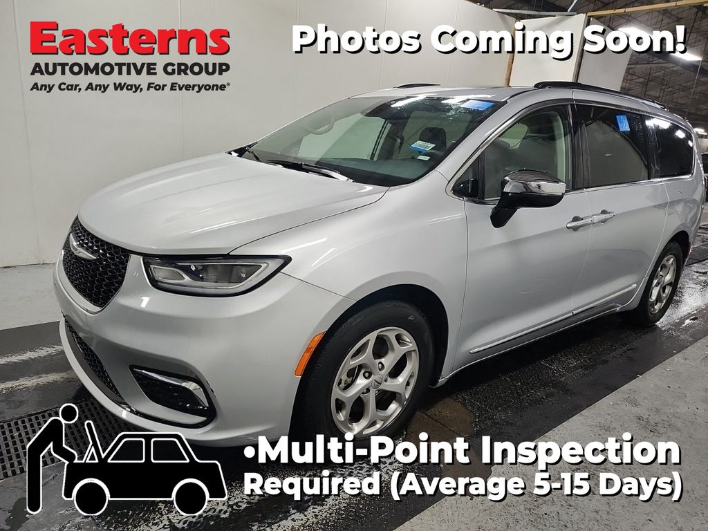 2023 Chrysler Pacifica Limited's photo