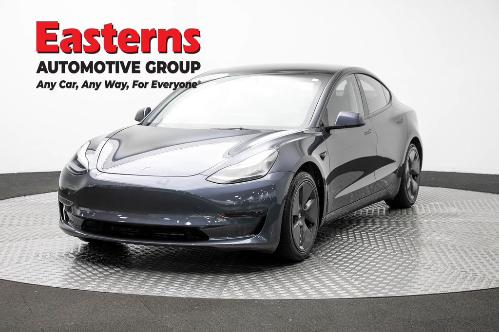 2021 Tesla Model 3 Standard Range Plus's photo