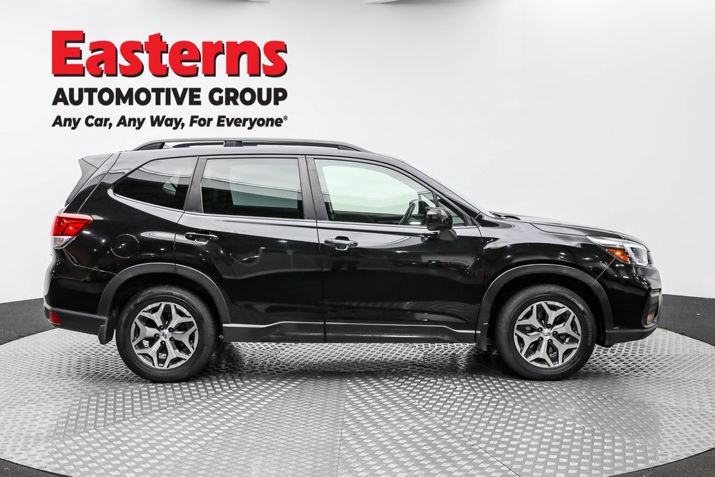 2021 Subaru Forester Premium photo 2