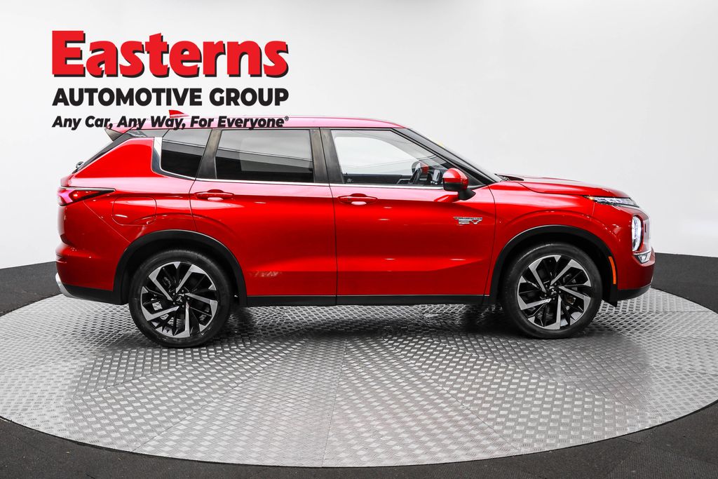 2023 Mitsubishi Outlander PHEV SE photo 4