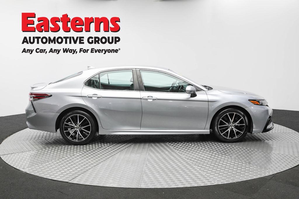 2022 Toyota Camry SE photo 4