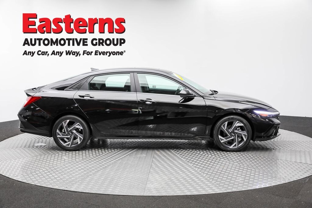 Used 2025 Hyundai Elantra SEL Convenience Sedan
