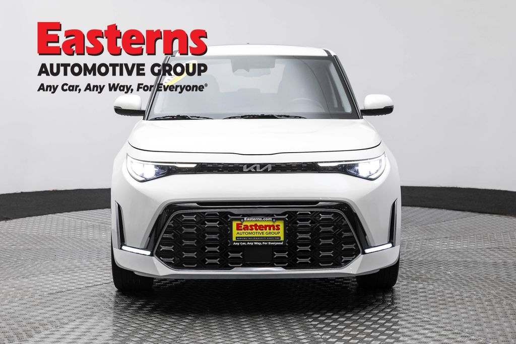 2023 Kia Soul GT-Line photo 2