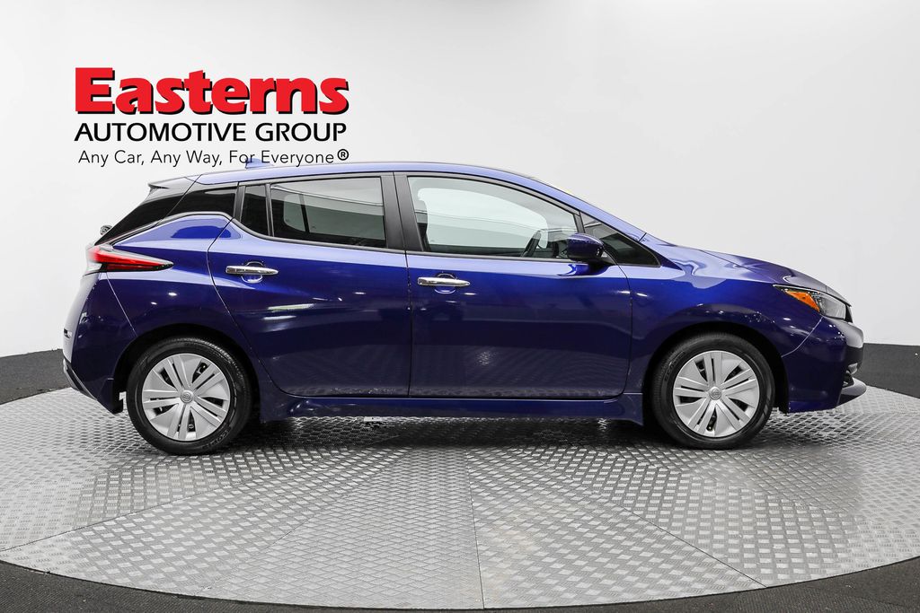 2025 Nissan Leaf S photo 4