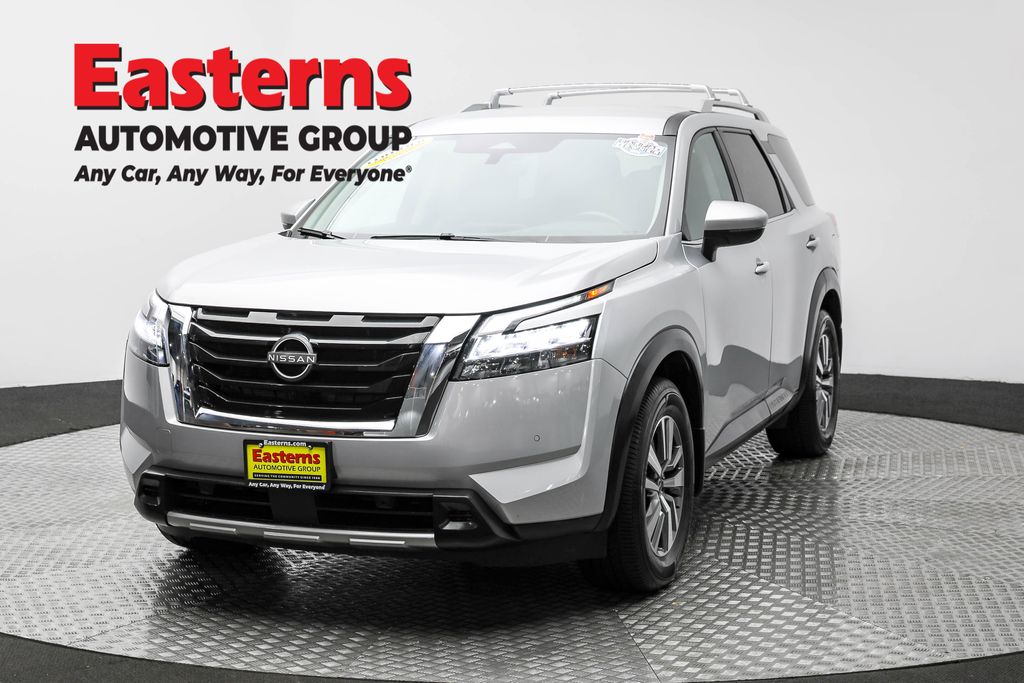 2023 Nissan Pathfinder SL