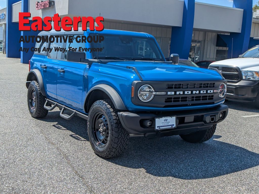 2023 Ford Bronco Black Diamond photo 2