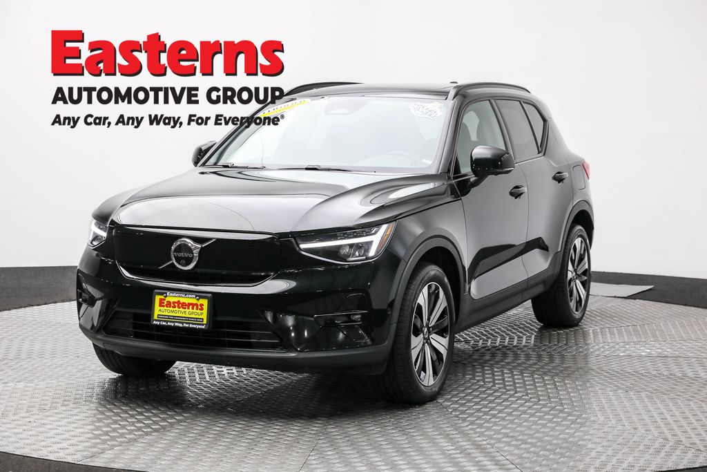 2023 Volvo XC40 Plus's photo