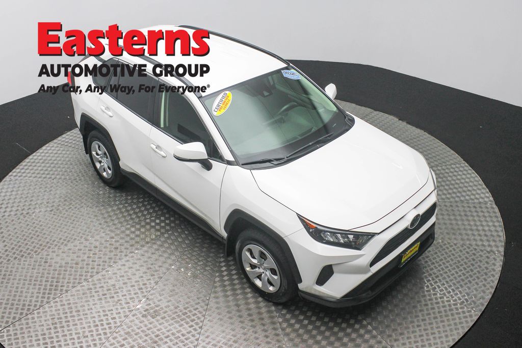 2020 Toyota RAV4 LE photo 3