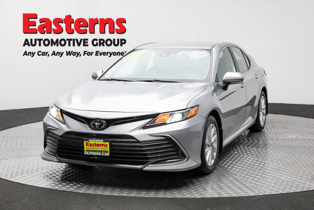 2023 Toyota Camry LE's photo