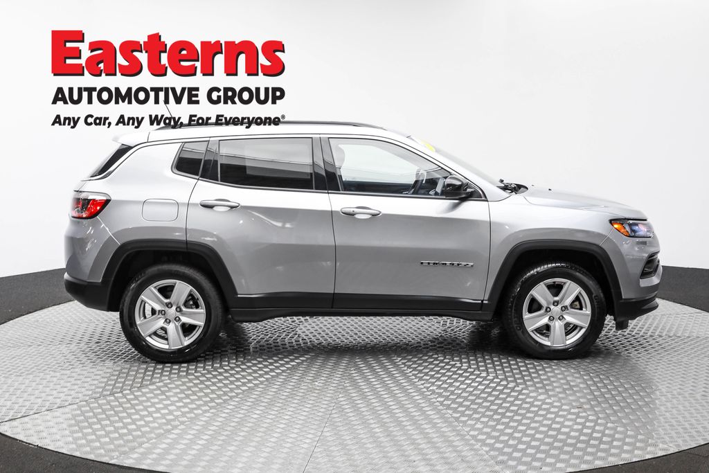 2022 Jeep Compass Latitude photo 3