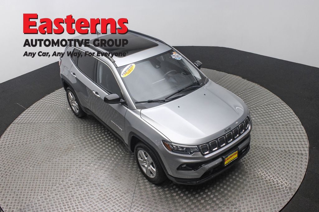 2022 Jeep Compass Latitude photo 2