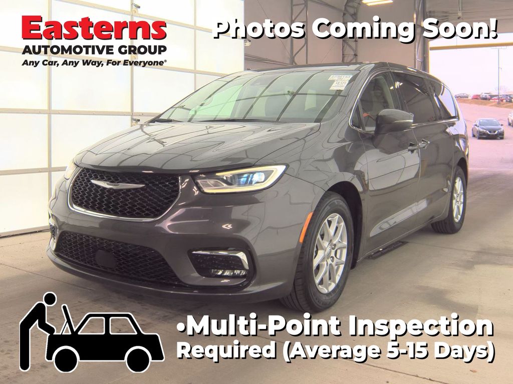 2023 Chrysler Pacifica Touring L's photo