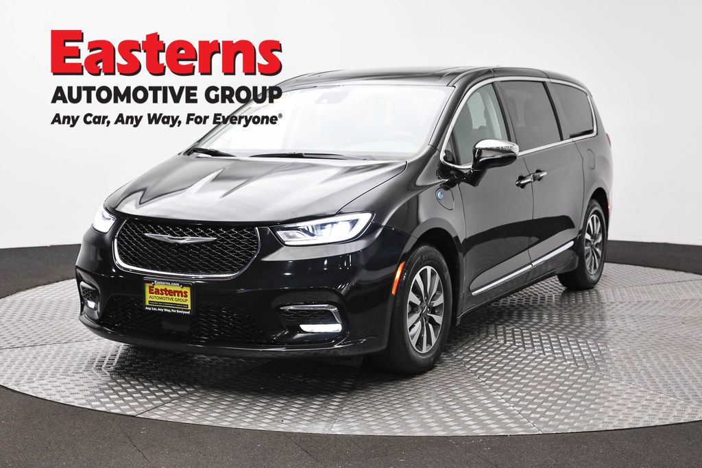 2023 Chrysler Pacifica Hybrid Limited Hybrid's photo