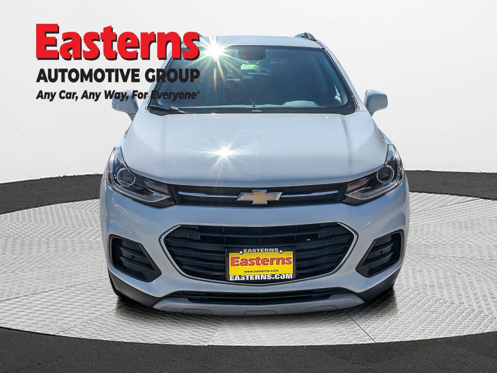 2020 Chevrolet Trax LT photo 2