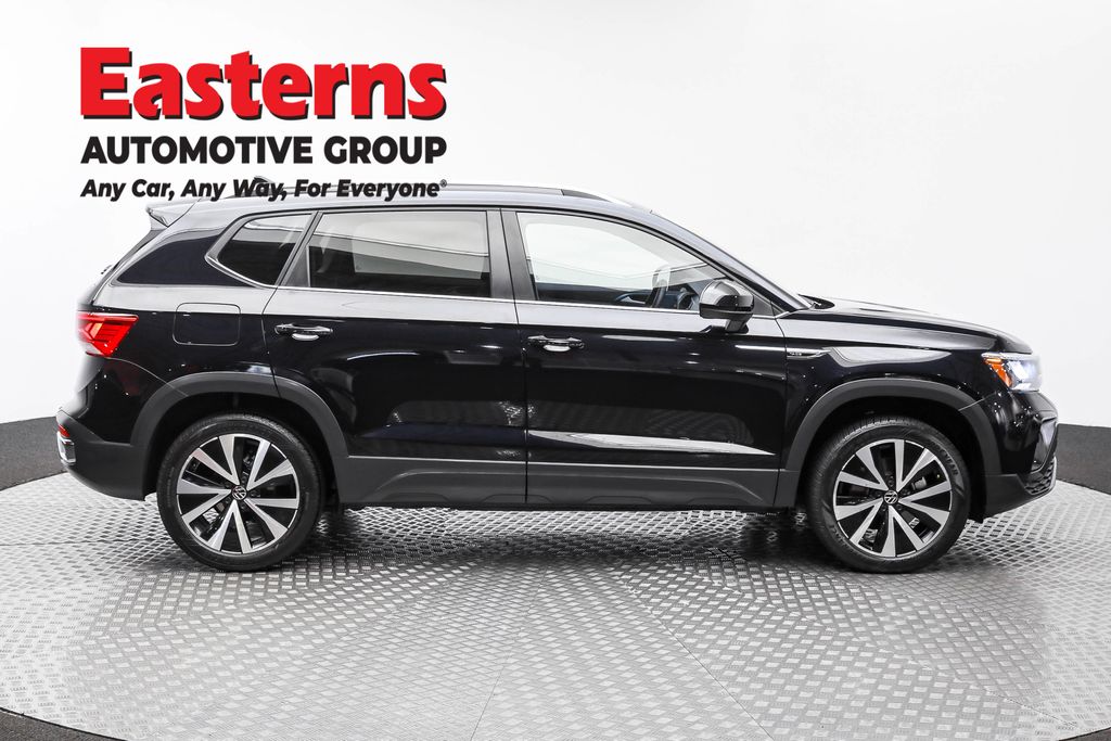 2024 Volkswagen Taos SE photo 4