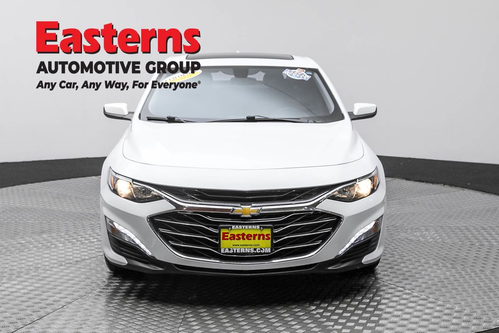 2022 Chevrolet Malibu 1LT photo 2