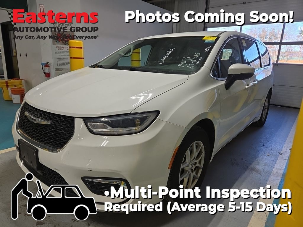 2023 Chrysler Pacifica Touring L's photo