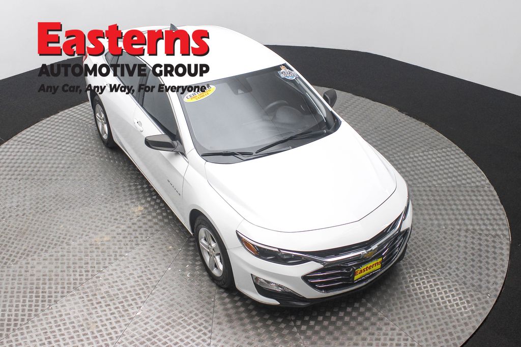 2023 Chevrolet Malibu LS photo 3