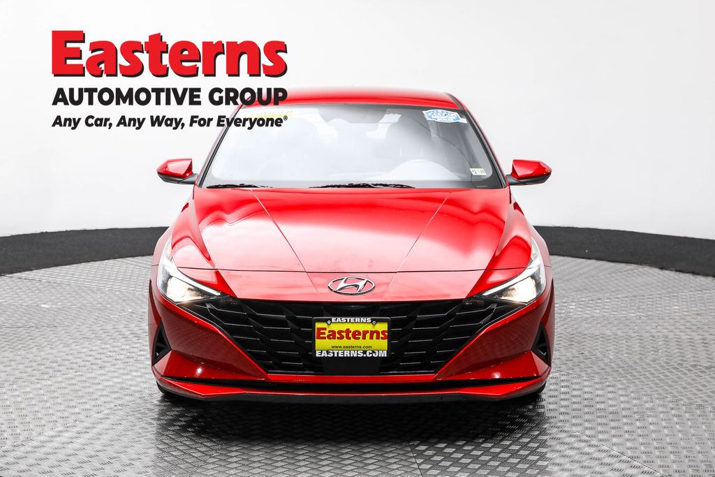 2022 Hyundai Elantra SEL Convenience photo 2