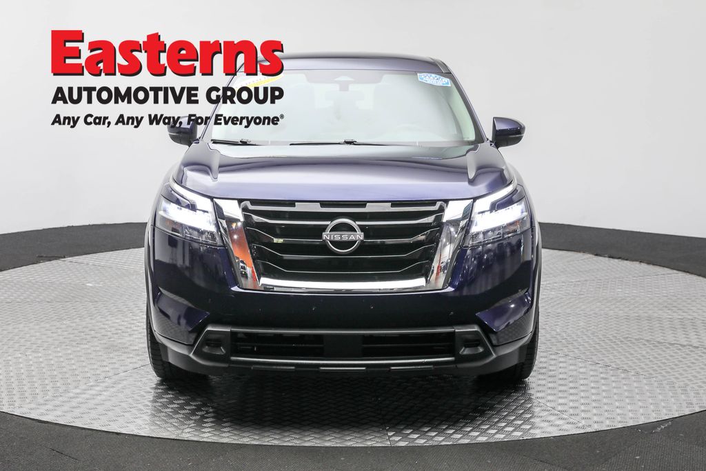 2022 Nissan Pathfinder S photo 2