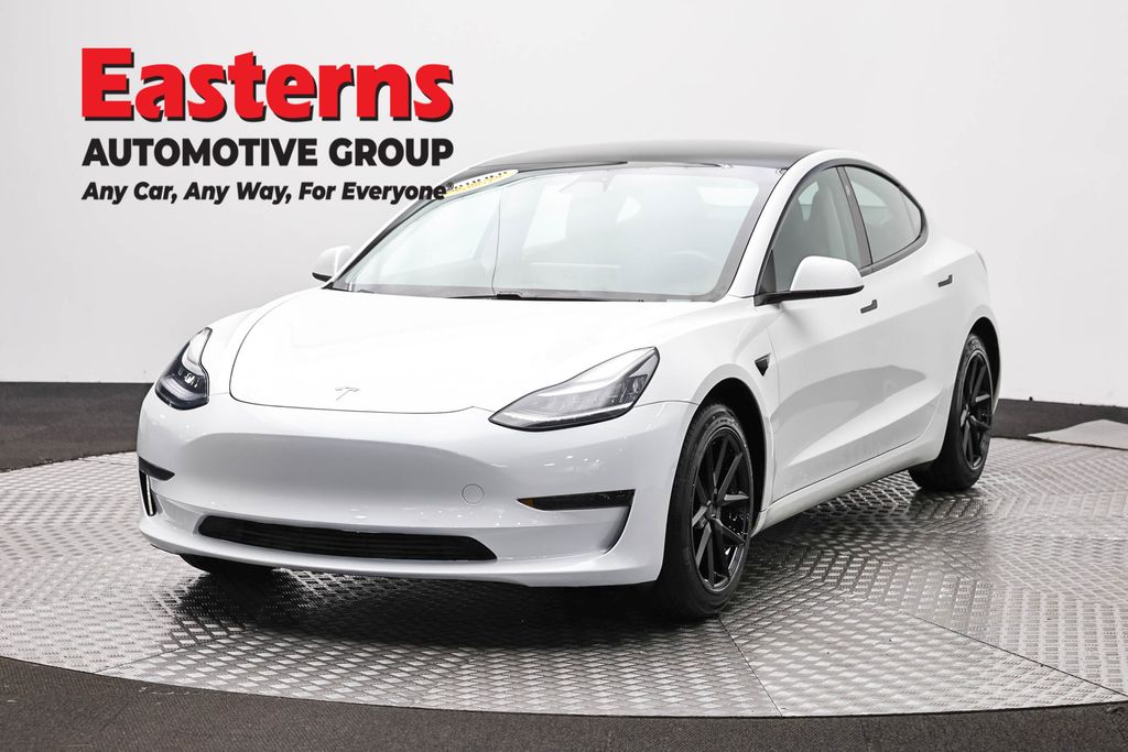 2021 Tesla Model 3 Standard Range Plus's photo