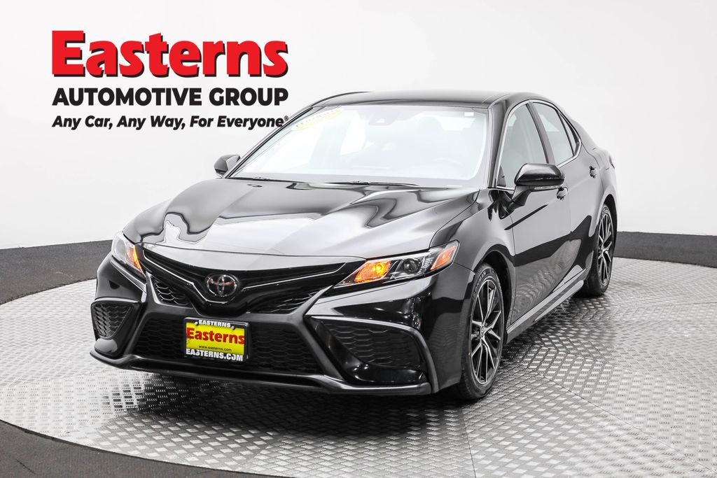 2023 Toyota Camry SE's photo