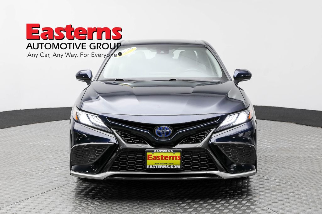 2021 Toyota Camry Hybrid XSE photo 2