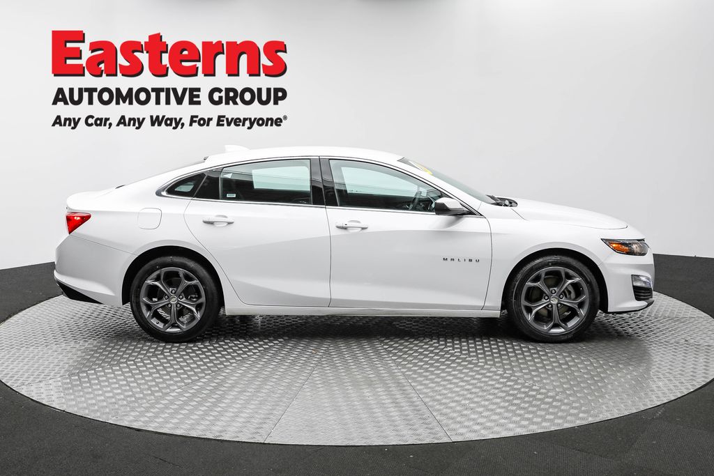 2024 Chevrolet Malibu 1LT photo 3