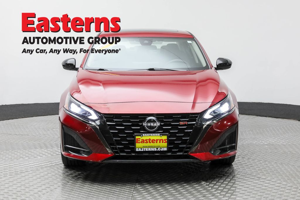 2023 Nissan Altima 2.5 SR photo 2