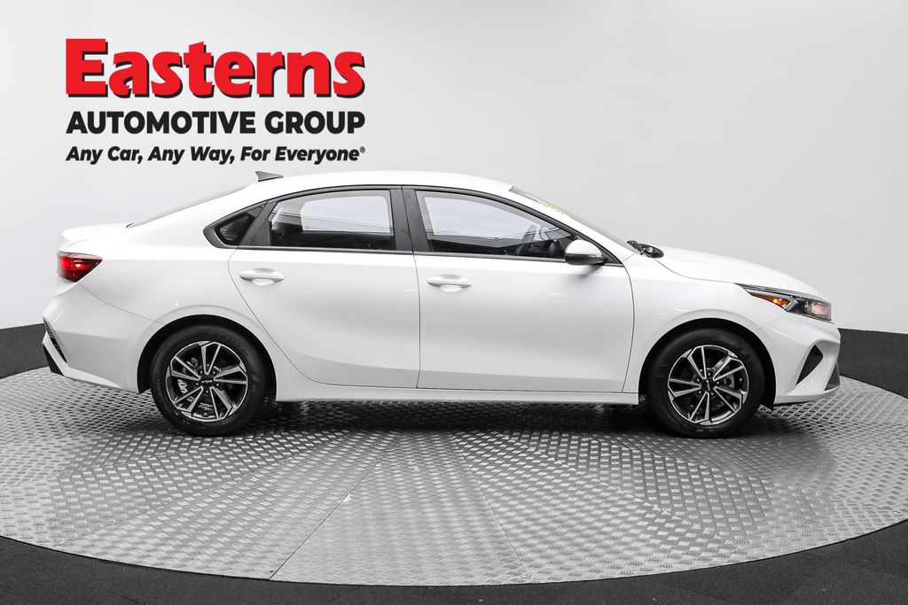 2022 Kia Forte LXS photo 4