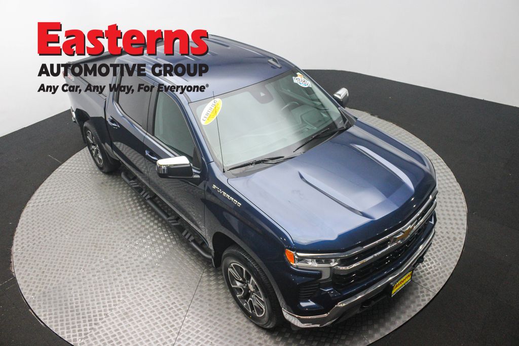 2022 Chevrolet Silverado 1500 LT photo 3