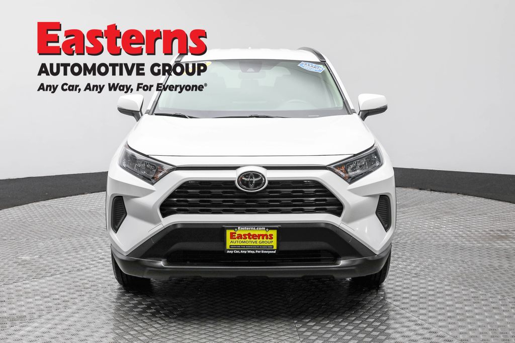 2020 Toyota RAV4 LE photo 2
