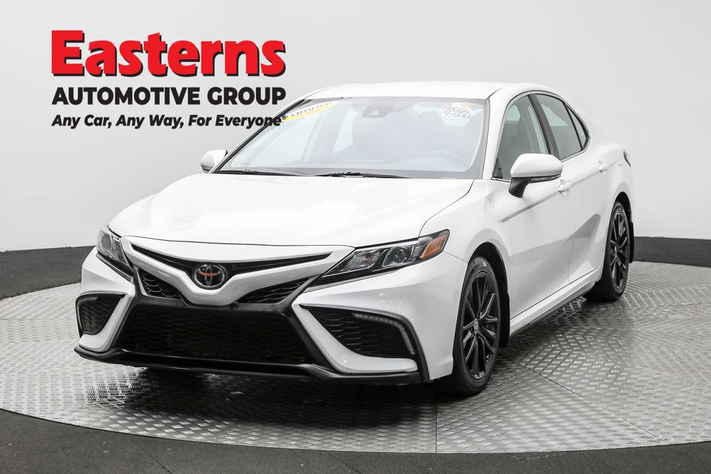 2023 Toyota Camry SE's photo