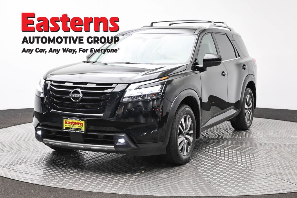 2023 Nissan Pathfinder SL