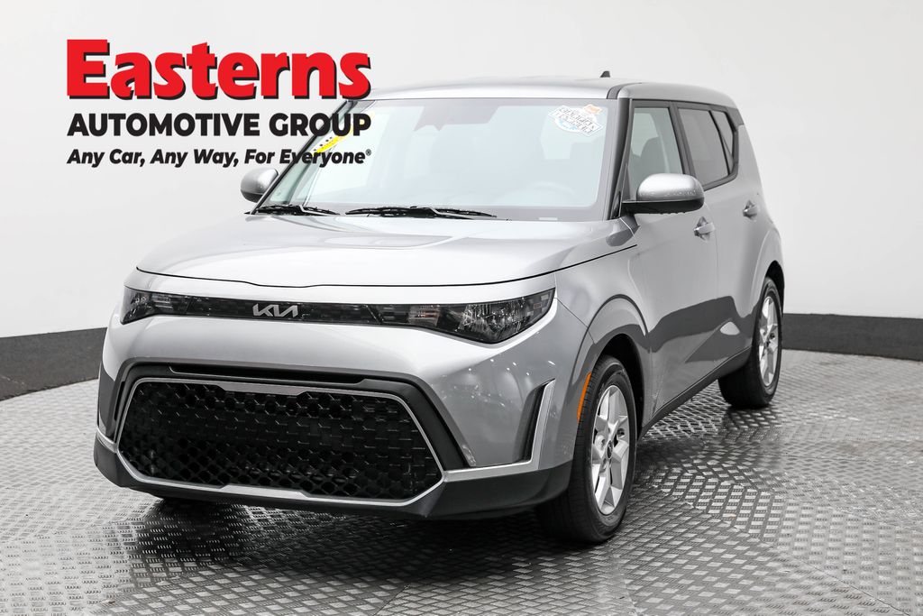 2024 Kia Soul LX's photo