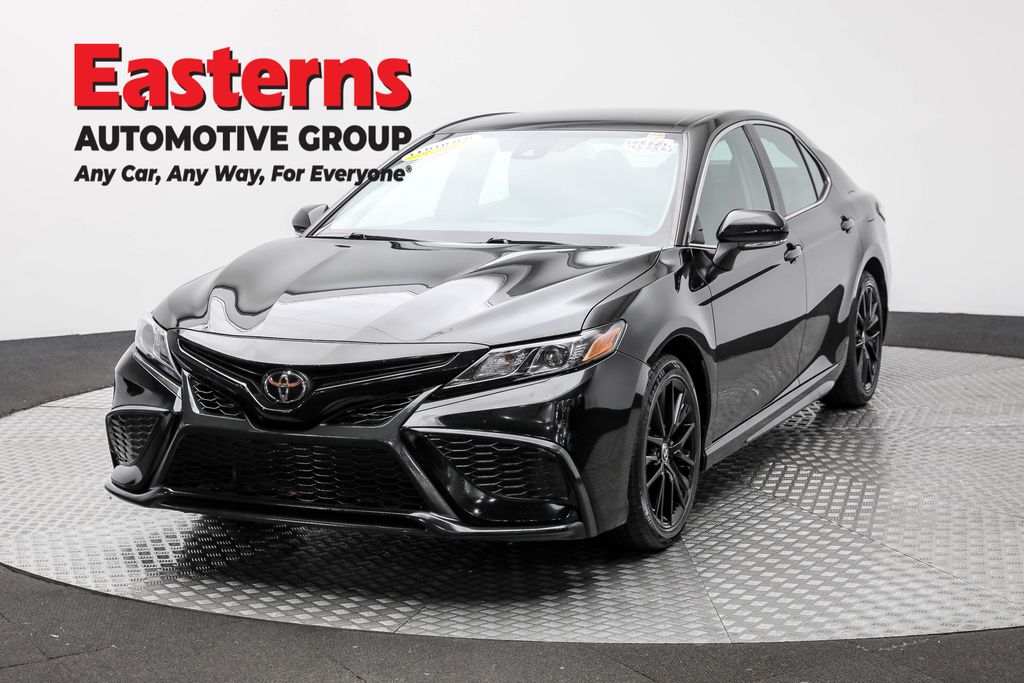 2023 Toyota Camry SE's photo